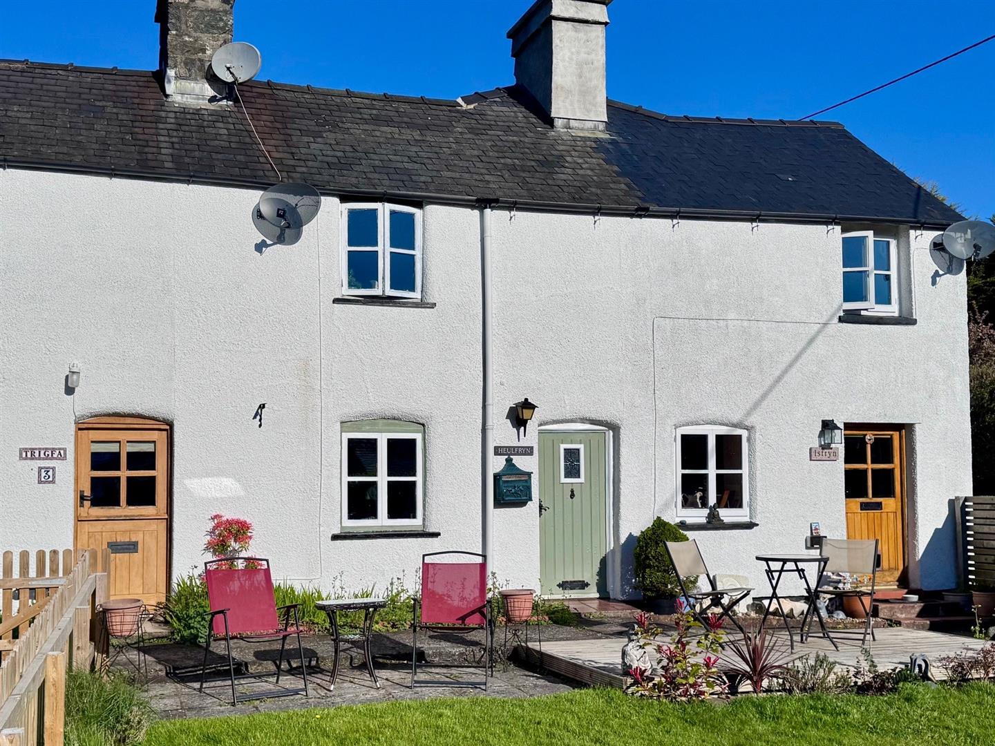 Tai Newyddion, Gwytherin